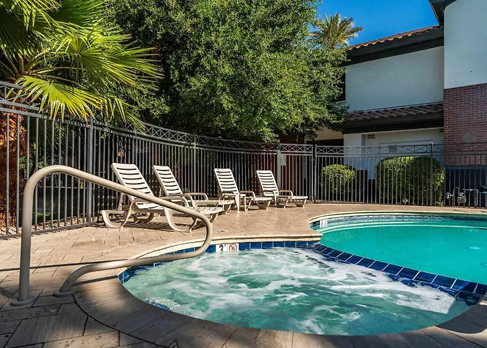 Metro Extended - Serene 2 Bed Apartment